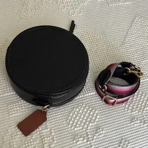 Coach Kia Black Round Crossbody Bag with Pink Strap Coach Kia Circle Bag in Colorblock – Club de Mode main image 4